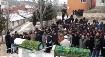 Silahlı Kavgada Öldürülen Anne ve Oğlu Toprağa Verildi