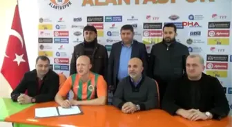 Multigroup Alanyaspor Sezer Özmen'i Transfer Etti