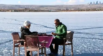 Donan Mogan Gölü Üzerinde Eşi ile Birlikte Kahvaltı Yaptı