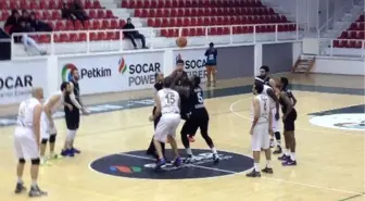 Büyükşehir Basket Takımı İzmir'den Galip Dönüyor