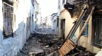 Kuşadası'nda Tarihi Ev Yangınıyla İlgili 1 Kişi Gözaltına Alındı