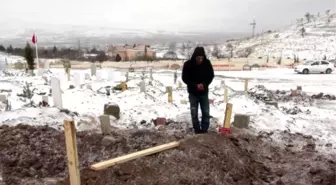 Sur'da Ölen Kadın Elazığ'da Toprağa Verildi