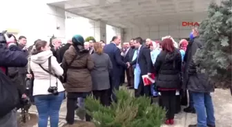 Trabzon'da Görevlerine Son Verilen Hastane İşçilerinden Protesto Eylemi