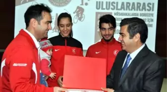 Kayseri Valisi Düzgünden, Başarılı Sporculara Ödül