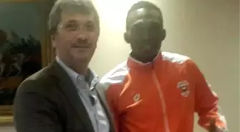 Adanaspor, Uche Kalu'yu 1.5 Yıllığına Renklerine Bağladı