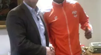 Adanaspor, Uche Kalu'yu Renklerine Bağladı