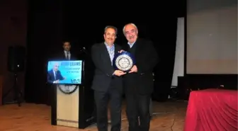 Akşehir'de Yazar Vakkasoğlu Konferans Verdi