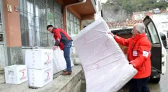 Hanönü Kızılay Şubesinden Evi Yanan Aileye Yardım