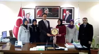 Lise Öğrencilerinden Başkan Korkut'a Plaket