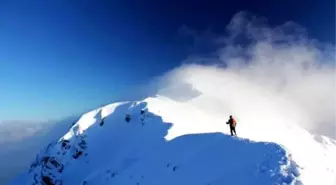 Karlı Zirvede Adrenalin Yürüyüşü