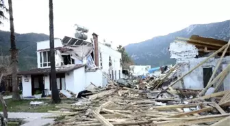 Adrasan'da Kaçak İşletmelere Yıkım