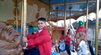 Bombalardan Kaçtılar, Lunaparkta Coştular