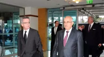 Alman Bakan Maiziere İstanbul'dan Ayrıldı