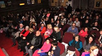 Ayvalık'ta Bir 'Otobüs' Dolusu Kahkaha