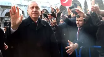 Erdoğan, Sultanahmet Camii'nde Dua Ettirdi; Cemaat Telefonlara Sarıldı