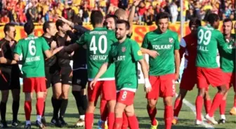 Karşıyaka, 9 Futbolcuya Lisans Çıkaramadı