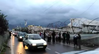 Demre'de Hortum Yıktı Geçti: 8 Yaralı