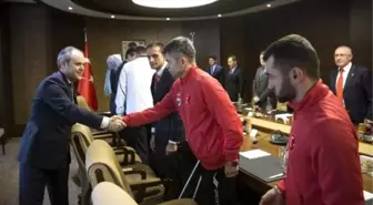 Bakan Çağatay Kılıç Paralimpik Voleybolcuları Kabul Etti