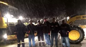 Yolda Biriken Karlara Kar Küreme Araçlarıyla Müdahale