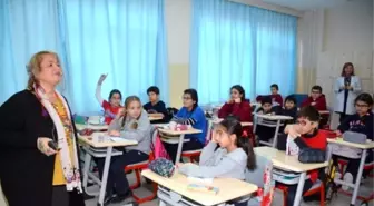 Çocuk Edebiyatının Ünlü İsminden Öğrencilere 'Şiir Atölyesi' Dersi