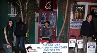 Sokakta Yaşayan Evsiz ve Kimsesizlere Kıyafet ve Sıcak Çorba Dağıtımı