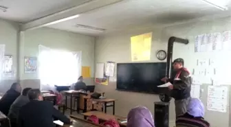 Jandarmadan Halka Bilinçli İnternet Kullanımı Eğitimi Verildi