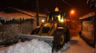 Kınık ve Bergama'da Ekiplerin Kar Mesaisi