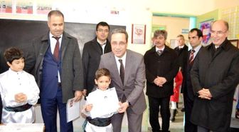 Ayvalık'ta Öğrencilerin Karne Heyecanı