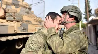 Tankın Üzerinde Polise Siper Olan Asker, Sessizliğini Bozdu