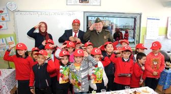 Yozgat İl Jandarma Komutanı Albay Selçuk Yıldırım Öğrencilere Karne Dağıttı