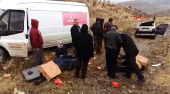 Adıyaman'da Minibüs ile Otomobil Çarpıştı: 1 Ölü, 4 Yaralı
