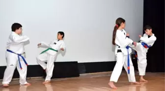 Foçalı Taekwondocular Kemer Heyecanı Yaşadı