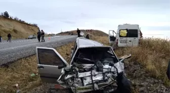 Minibüs ile Otomobil Çarpıştı: 1 Ölü, 3 Yaralı