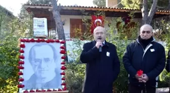 Uğur Mumcu, Ayvalık'taki Evinin Önünde Anıldı