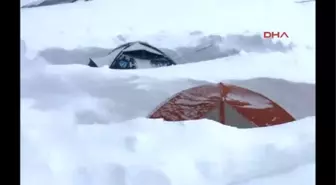 Erzurum Dağcılar Törene Gitti, Çadırları Kar Altında Kaldı