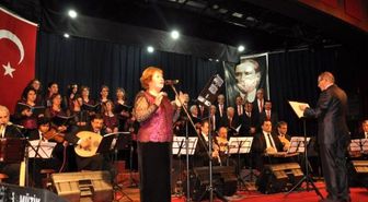 Nazilli'de 'Bir Kış Gecesi' Konseri Gönülleri Titretti