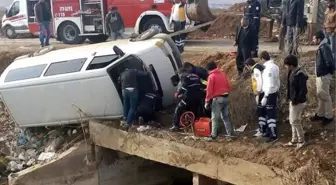 11 Yaşındaki Çocuğun Ailesinden Gizli Aldığı Minibüs Su Kanalına Uçtu