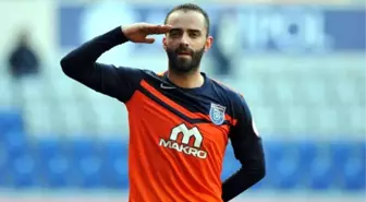 Semih Şentürk'ten Asker Selamına Açıklama: Zoruma Gitti