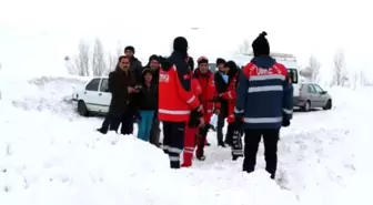 Mezradaki Hastalar Paletli Ambulanslarla Hastaneye Kaldırıldı