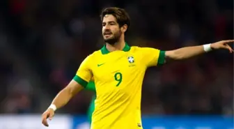 Pato, Chelsea ile Sözleşme İmzaladı