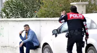 Başına Tabanca Dayayan Vatandaş Polislerin Arasından Kaçtı