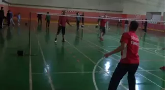 Tesadüfen Başladığı Badmintonda Başarıyı Yakaladı