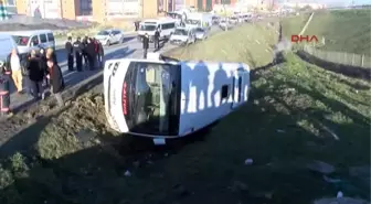 Esenyurt'ta İşçi Servisi Kaza Yaptı: 8 Yaralı