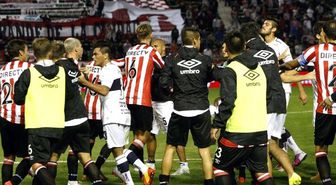 Futbolcular Kavga Etti, Dostluk Maçı Tatil Edildi