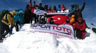 Süphan Dağı Kış Tırmanışında 20 Dağcı Zirve Yaptı.