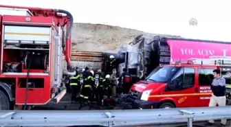 Tırla Kamyon Çarpıştı: 1 Ölü, 1 Yaralı