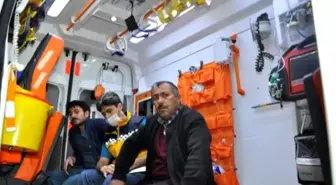 Ambulans Otomobile Arkadan Çarptı: 4 Yaralı