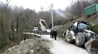 Sapanca Belediyesi Dibektaş Mahallesi Yollarını Onarıyor