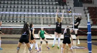 Yalova'da Voleybol Terfi Maçları Başladı