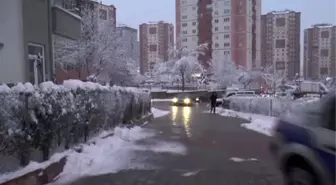 Milli Savunma Bakanı Yılmaz, Şehit Ailesini Ziyaret Etti